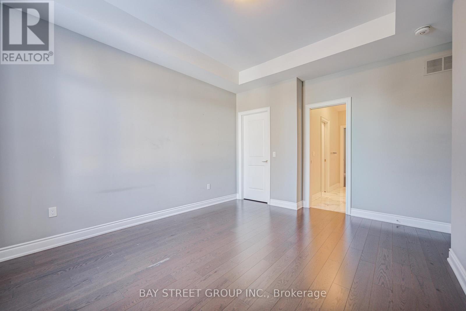 75 Douglas Road, Richmond Hill, Ontario  L4E 3H1 - Photo 37 - N12631602