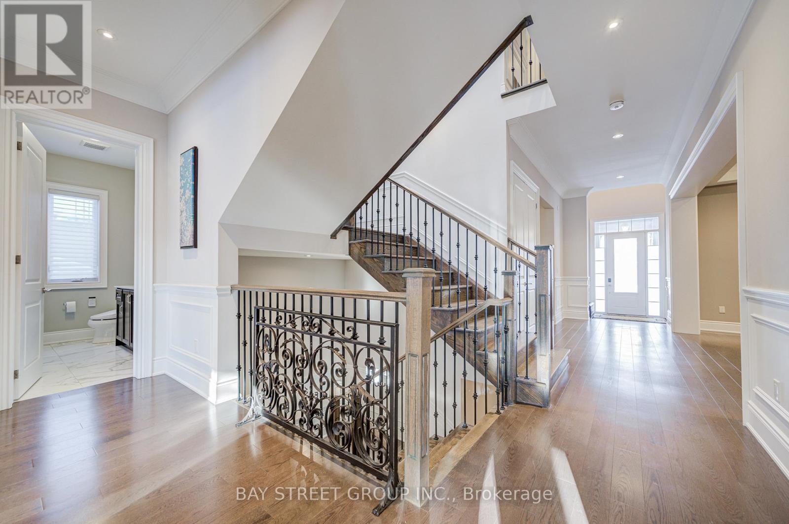 75 Douglas Road, Richmond Hill, Ontario  L4E 3H1 - Photo 7 - N12631602