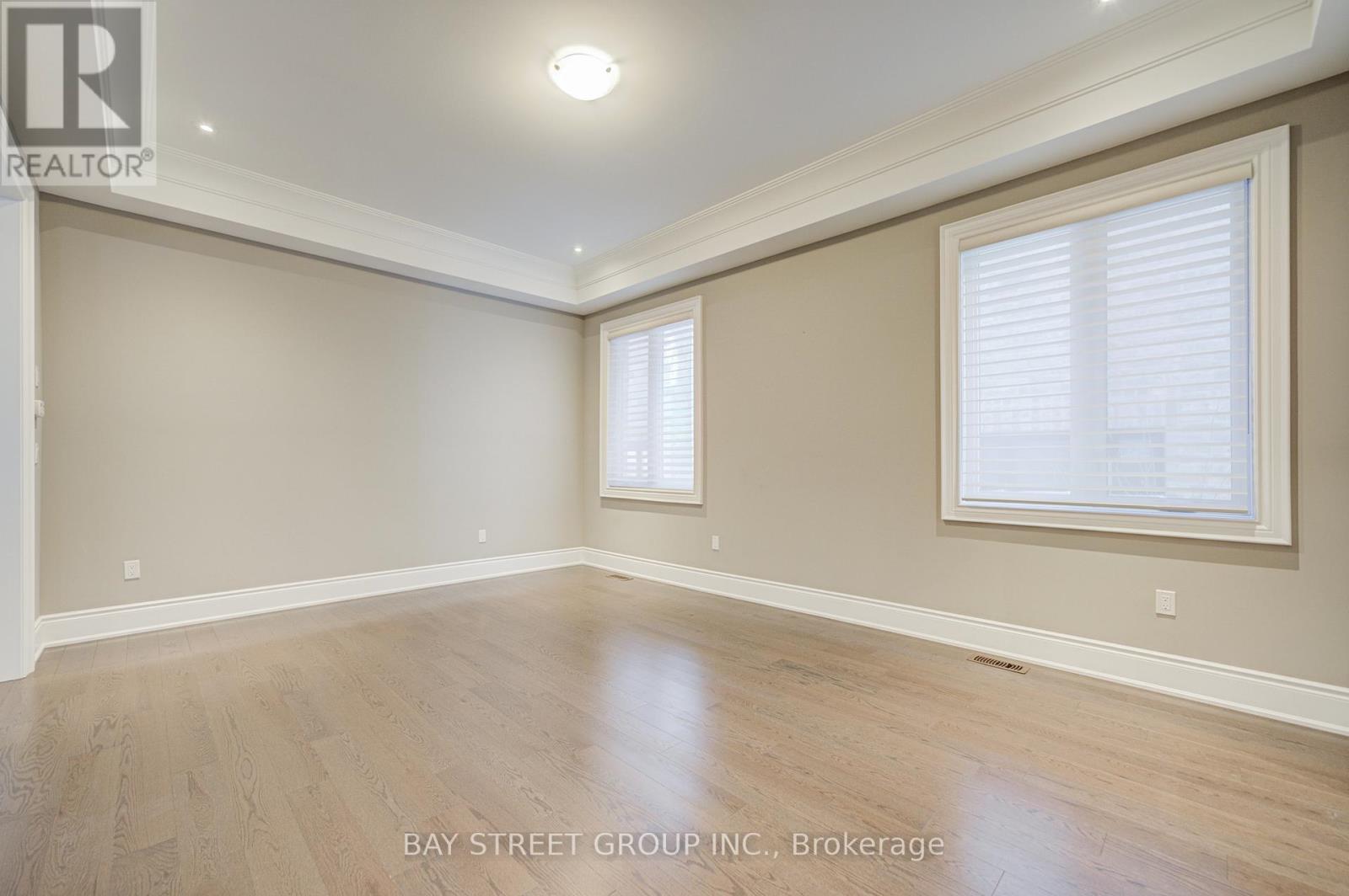 75 Douglas Road, Richmond Hill, Ontario  L4E 3H1 - Photo 8 - N12631602