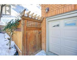 2 GRITTANI LANE, Toronto, Ontario