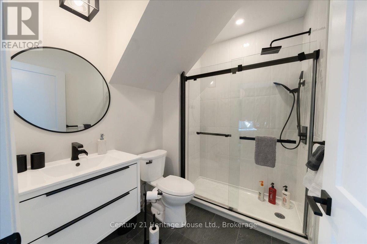 B - 180 Weber Street E, Kitchener, Ontario  N2H 1E4 - Photo 25 - X12539410