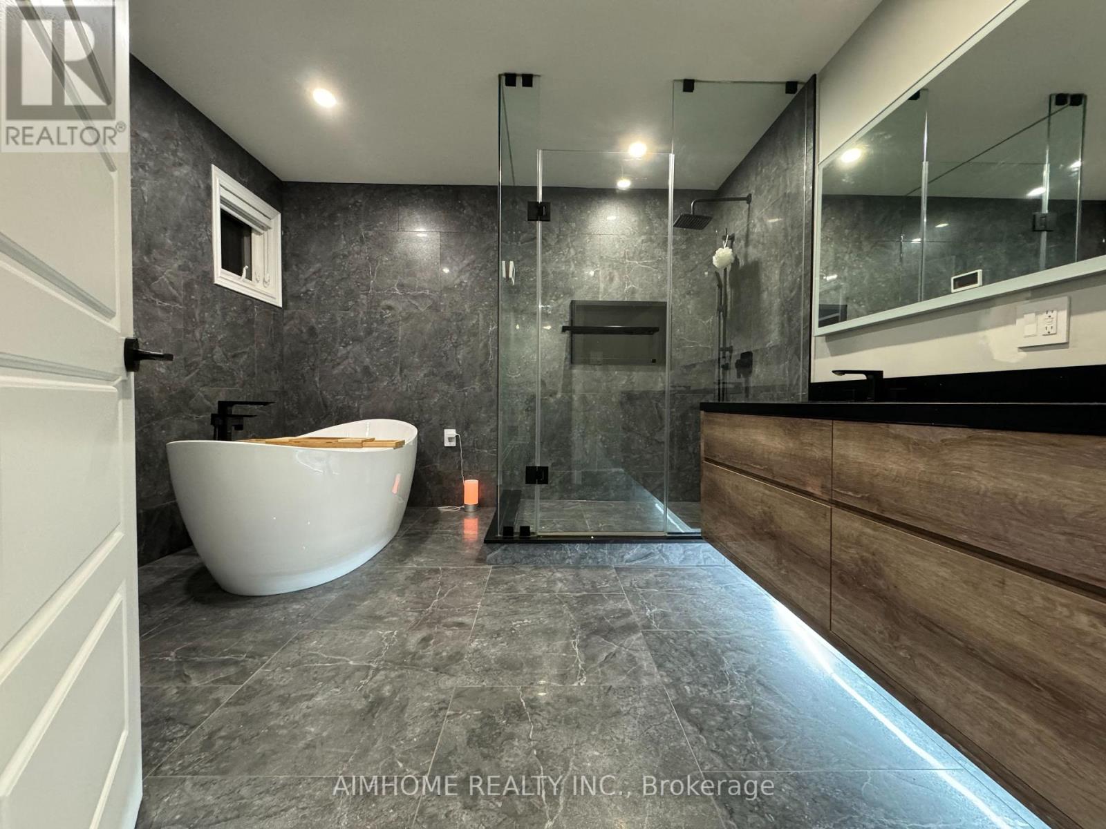 71 Hyde Park Drive, Richmond Hill, Ontario L4B 1X2 - Photo 28 - N12607198