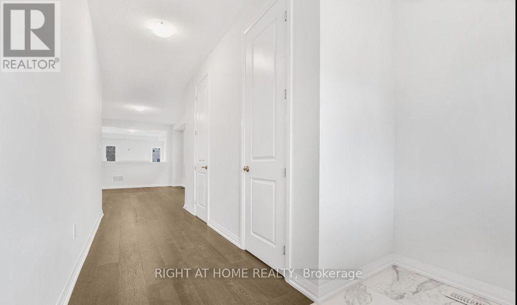 1372 Harrington Street, Innisfil, Ontario  L0L 1W0 - Photo 3 - N12631616