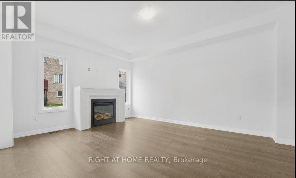 1372 Harrington Street, Innisfil, Ontario  L0L 1W0 - Photo 5 - N12631616