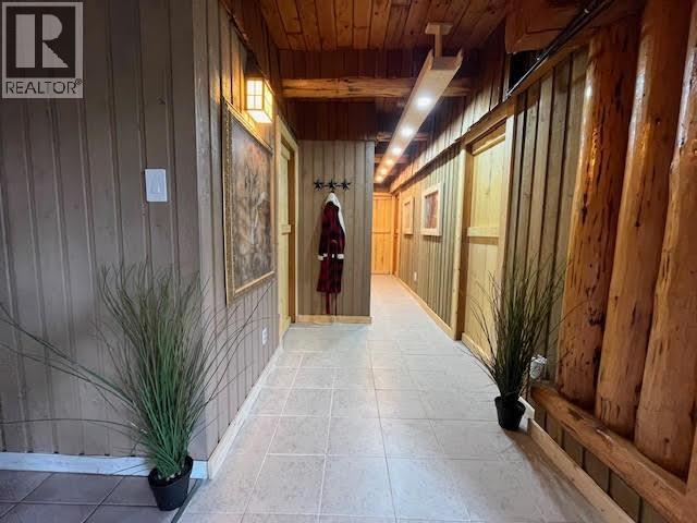 6006 Valleyview Drive, 100 Mile House, British Columbia  V0K 2E3 - Photo 17 - R3032889