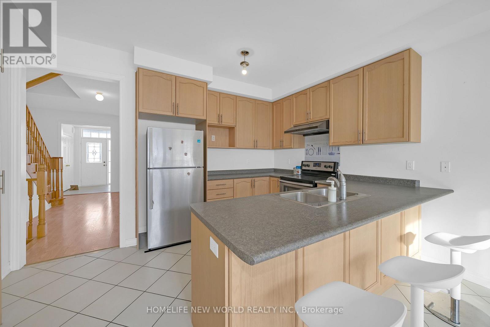 121 Christian Ritter Drive, Markham, Ontario  L6C 0V8 - Photo 5 - N12446718