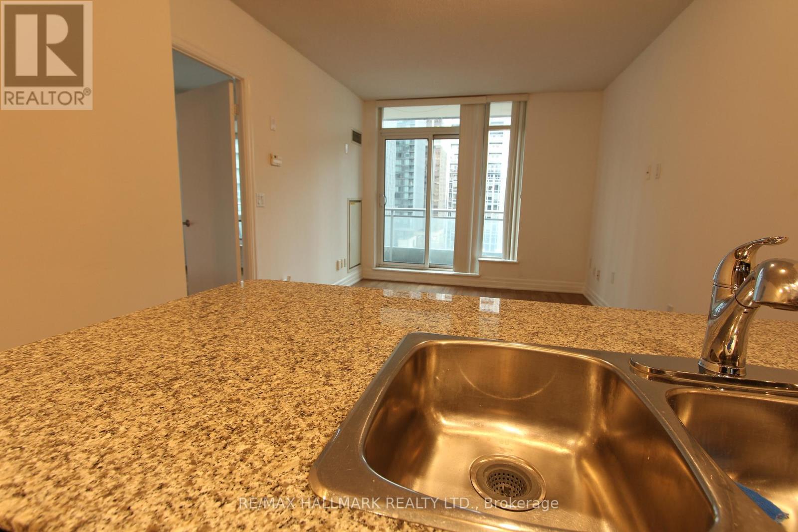 1205 - 8 Scollard Street, Toronto, Ontario  M5R 1M2 - Photo 10 - C12611814