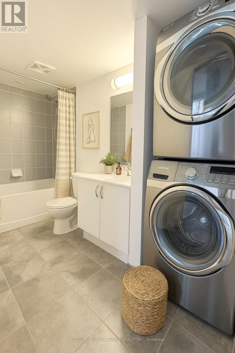 215 - 801 Sheppard Avenue W, Toronto, Ontario  M3H 2T3 - Photo 5 - C12588928