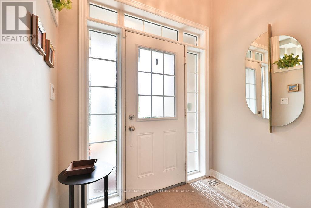 1025 Shaw Drive, Mississauga, Ontario  L5G 3Z3 - Photo 4 - W12476723