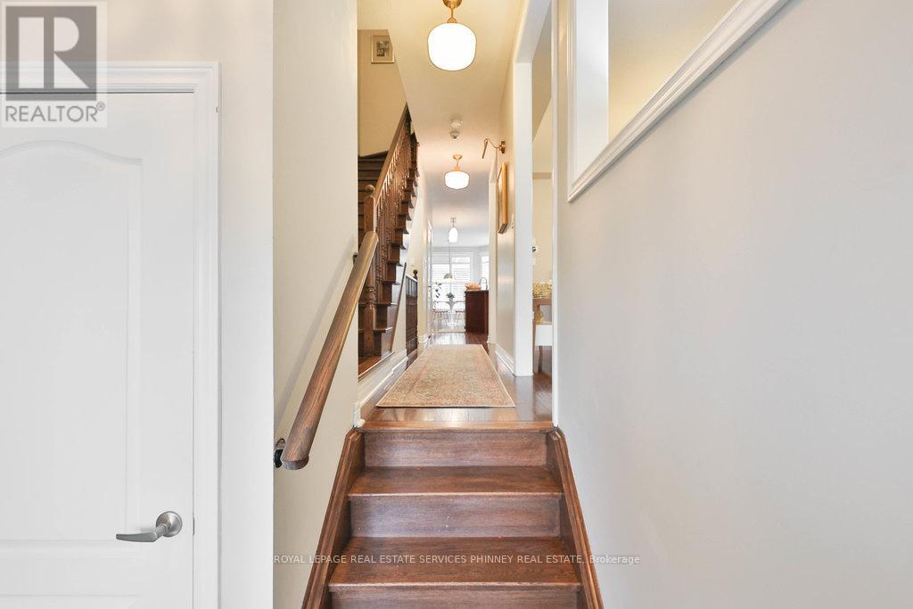 1025 Shaw Drive, Mississauga, Ontario  L5G 3Z3 - Photo 5 - W12476723