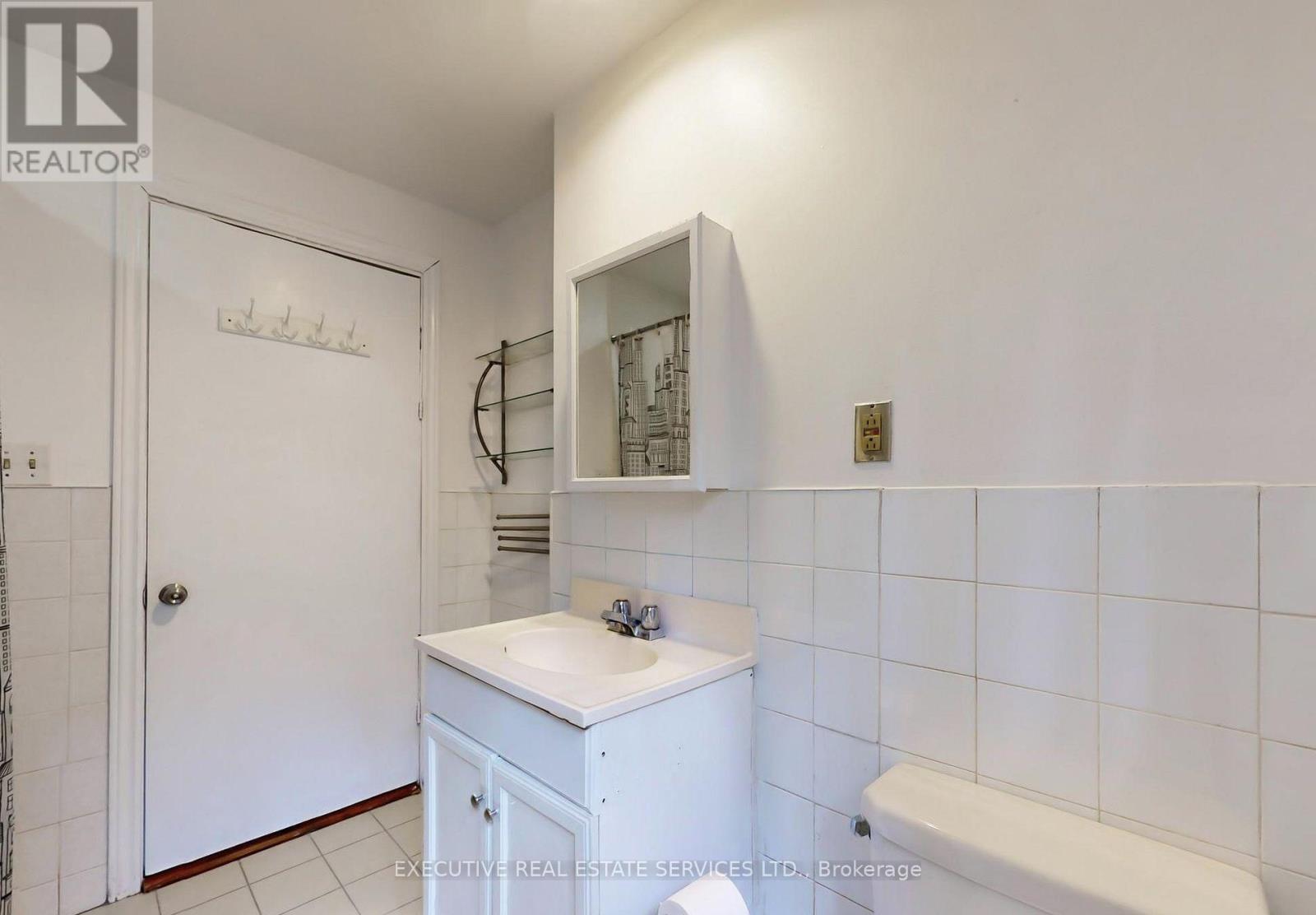 89 John Street, Brampton, Ontario  L6W 1Z4 - Photo 6 - W12615312