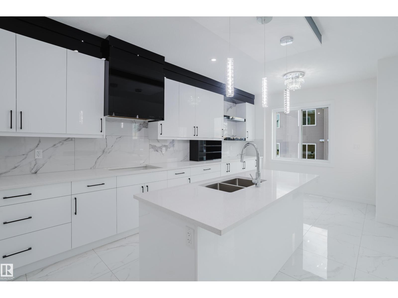 933 19 Av Nw, Edmonton, Alberta  T6T 2X4 - Photo 12 - E4468093