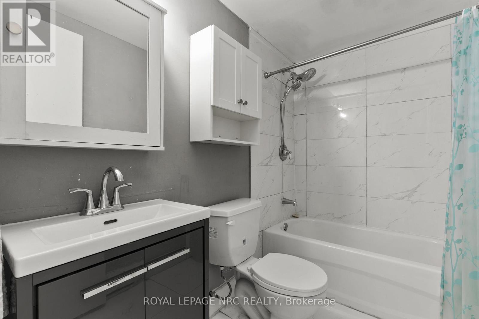 203 - 4872 Valley Way, Niagara Falls (Cherrywood), Ontario  L2E 1W3 - Photo 16 - X12631654