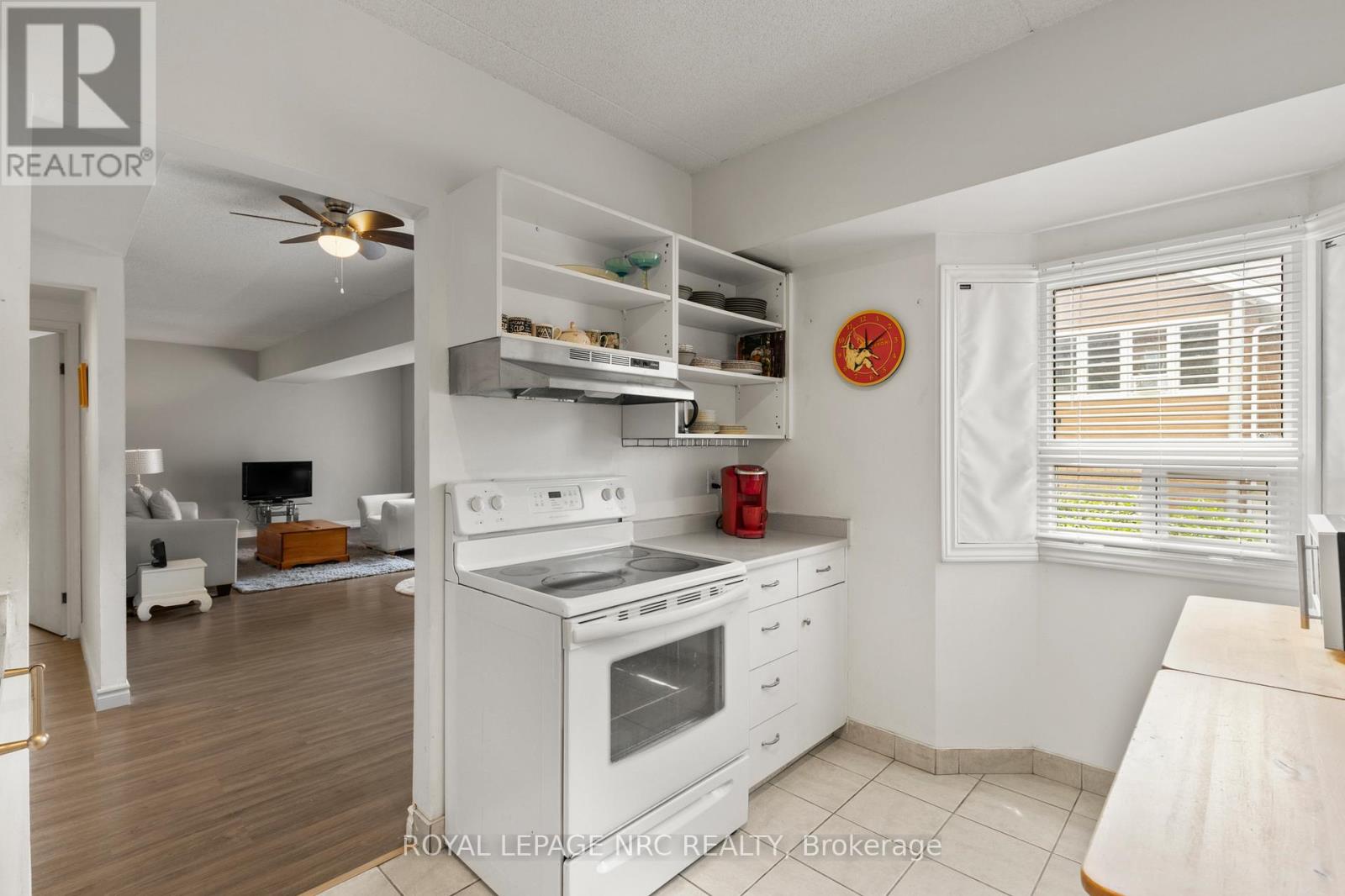 203 - 4872 Valley Way, Niagara Falls (Cherrywood), Ontario  L2E 1W3 - Photo 6 - X12631654