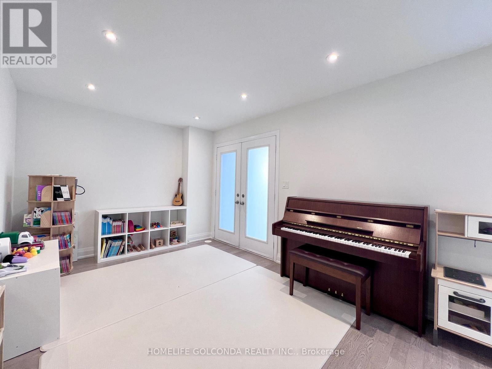 206 Moneypenny Place, Vaughan (Beverley Glen), Ontario  L4J 0K9 - Photo 5 - N12631622