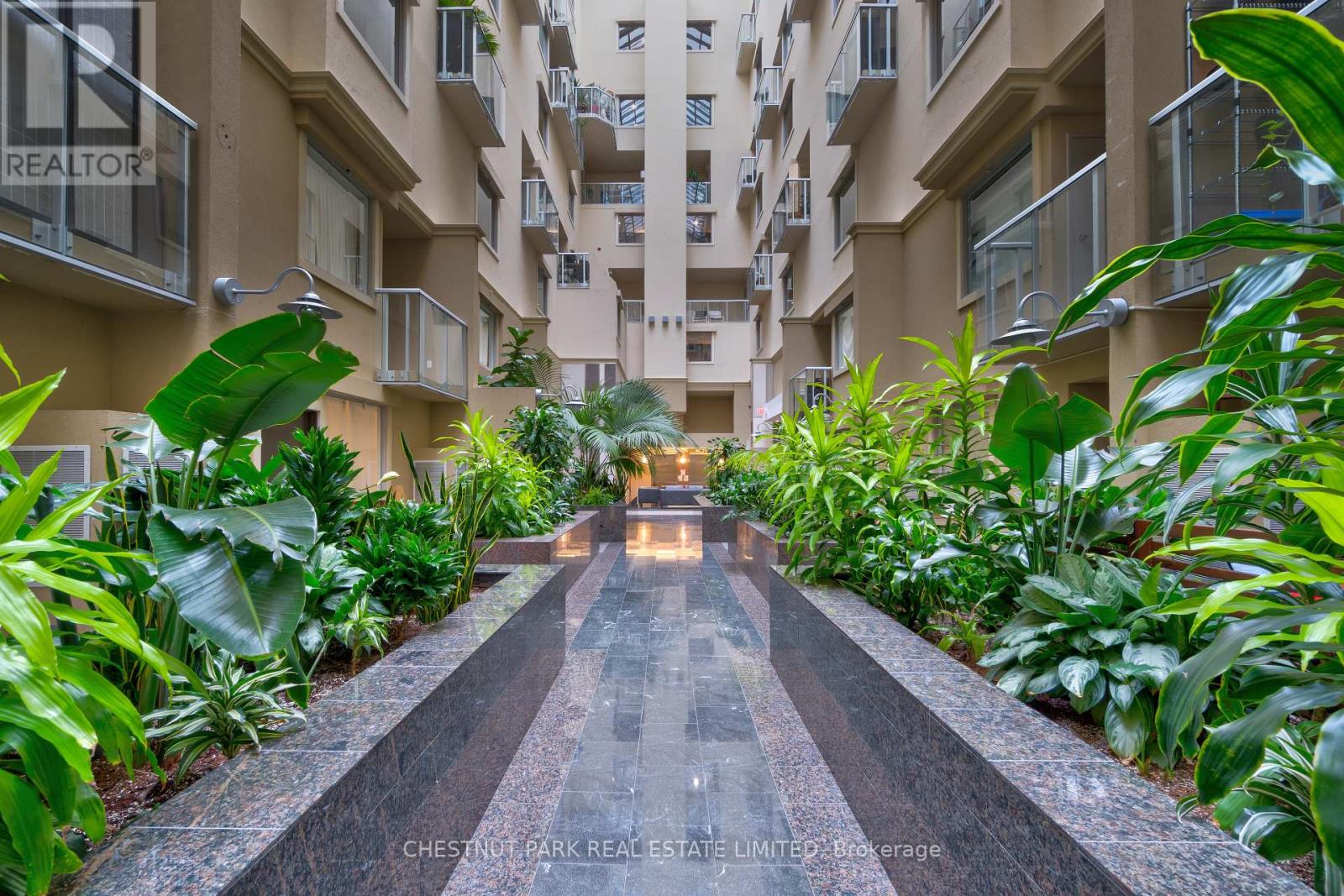 411 - 437 Roncesvalles Avenue, Toronto, Ontario  M6R 3B9 - Photo 4 - W12631640