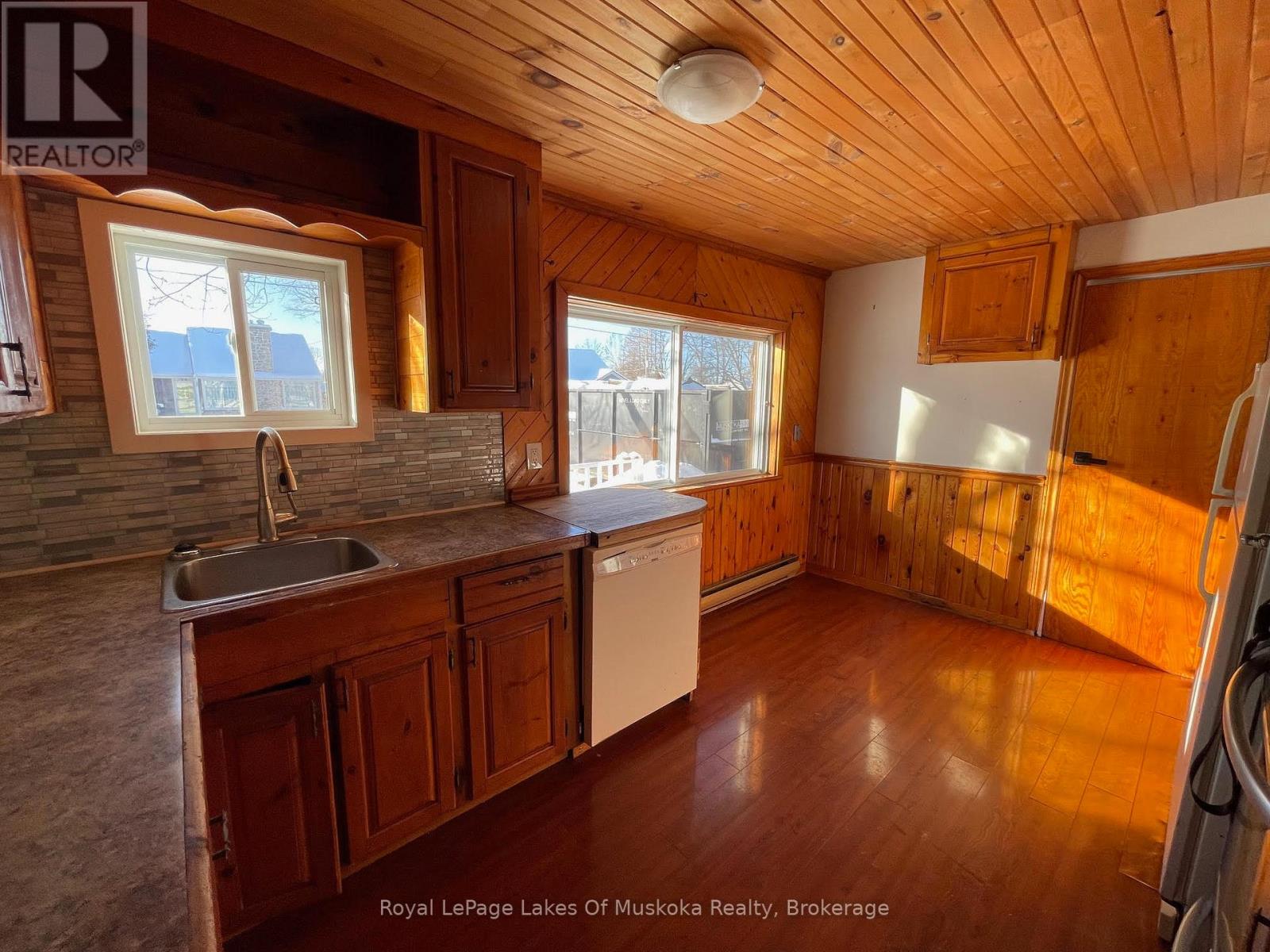 560 John Street N, Gravenhurst, Ontario P1P 1G2 - Photo 6 - X12630564