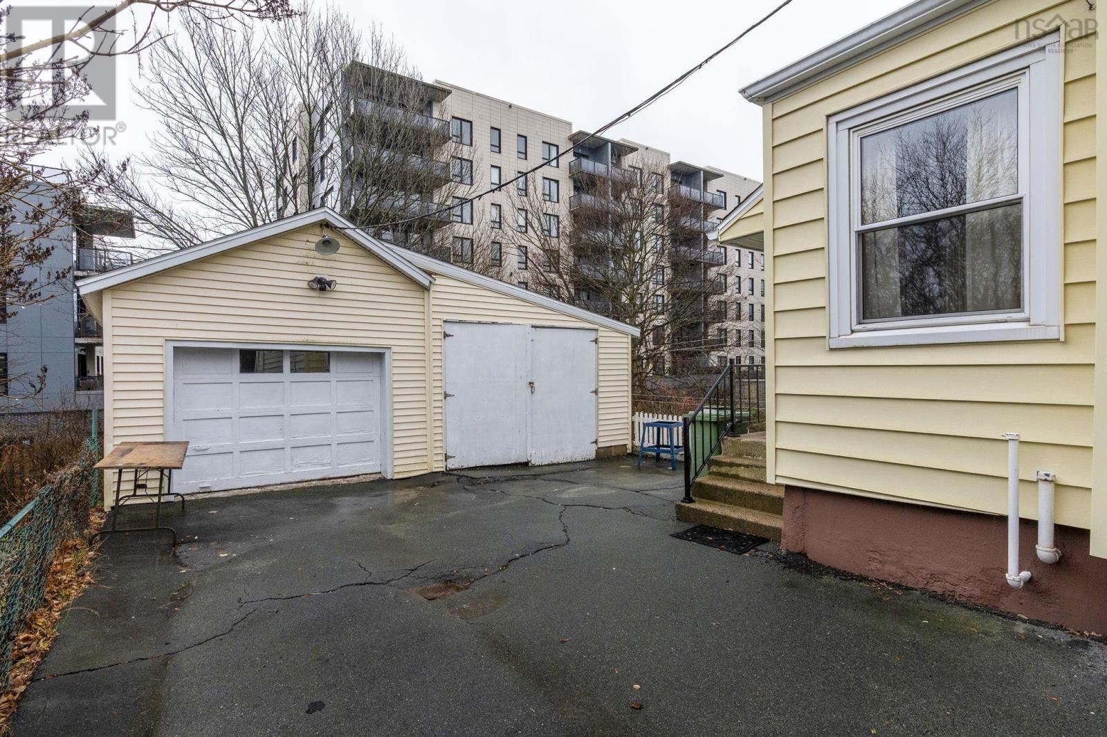 8 Ashdale Avenue, Halifax, Nova Scotia  B3N 2C8 - Photo 3 - 202529229