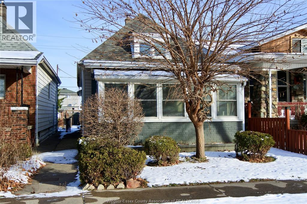 1062 Howard Avenue, Windsor, Ontario N9A 1S7 - Photo 3 - 25031431