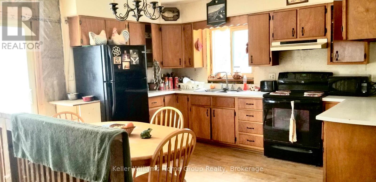 125 North Diagonal Road, South Bruce Peninsula, Ontario N0H 2T0 - Photo 38 - X12419545