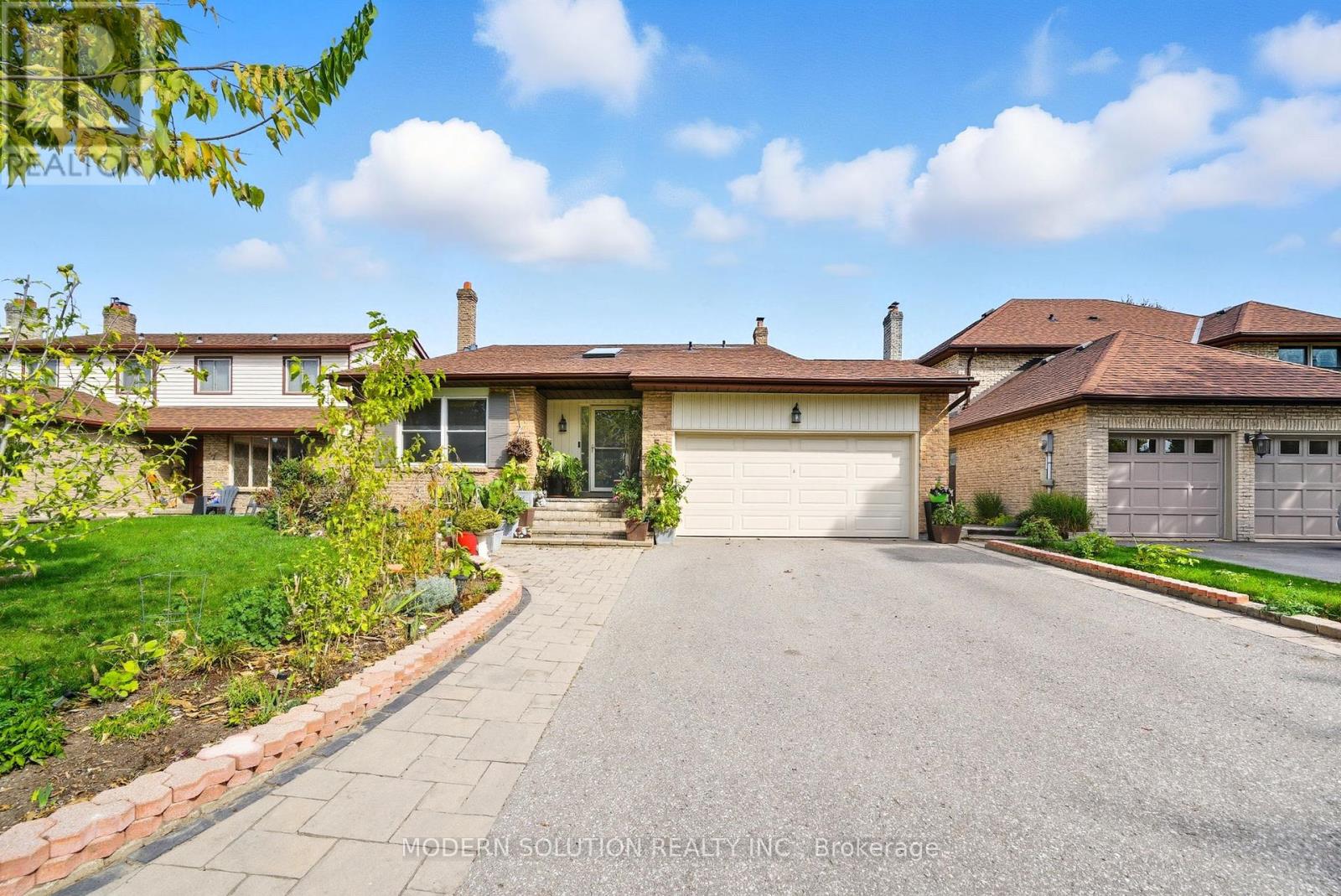 5 WOODLAWN COURT, whitby (blue grass meadows), Ontario