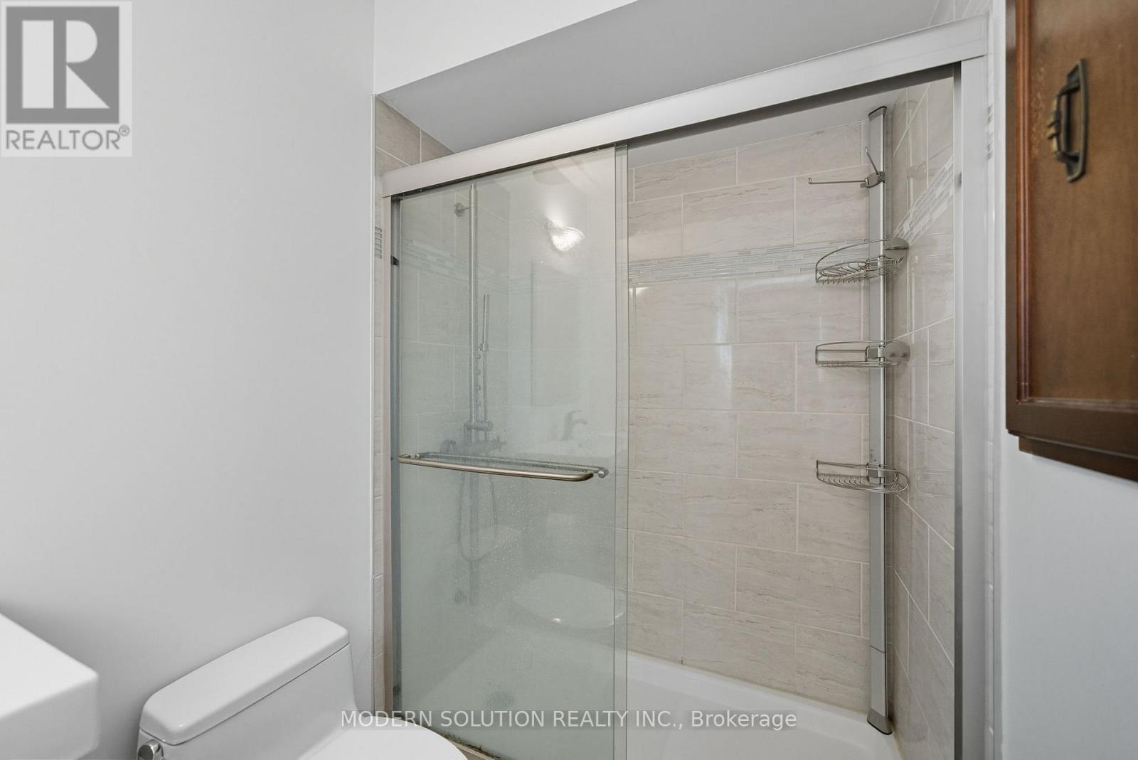 5 Woodlawn Court, Whitby, Ontario  L1N 6R4 - Photo 19 - E12631670