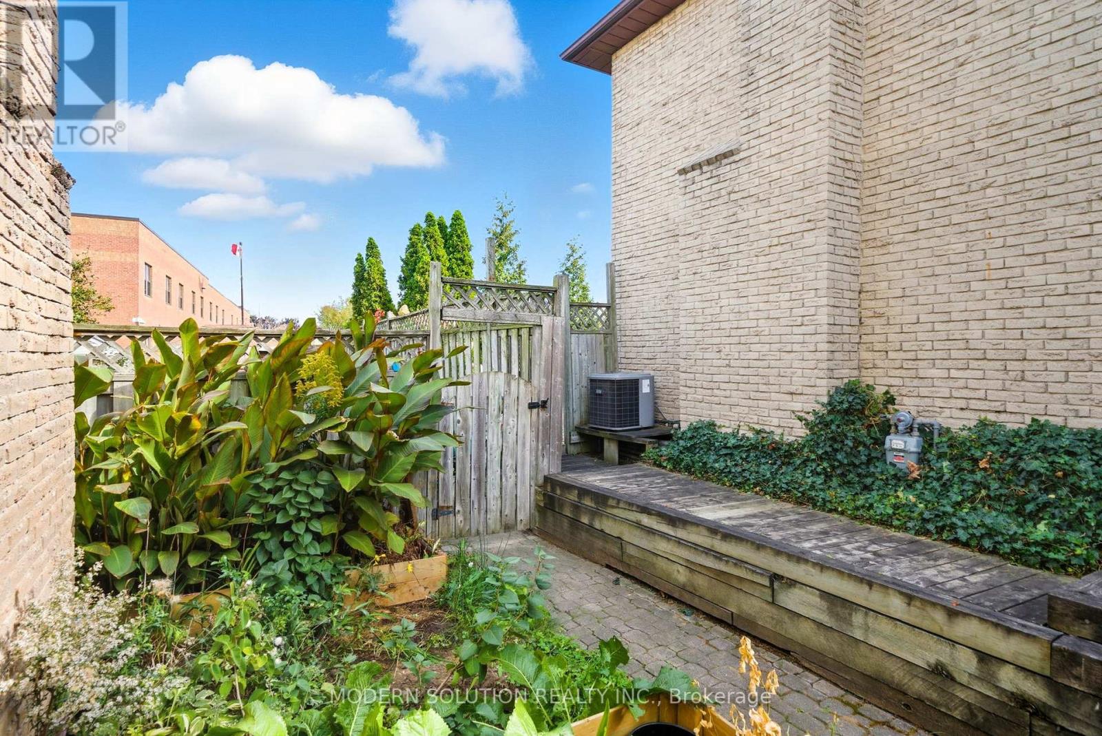 5 Woodlawn Court, Whitby, Ontario  L1N 6R4 - Photo 38 - E12631670