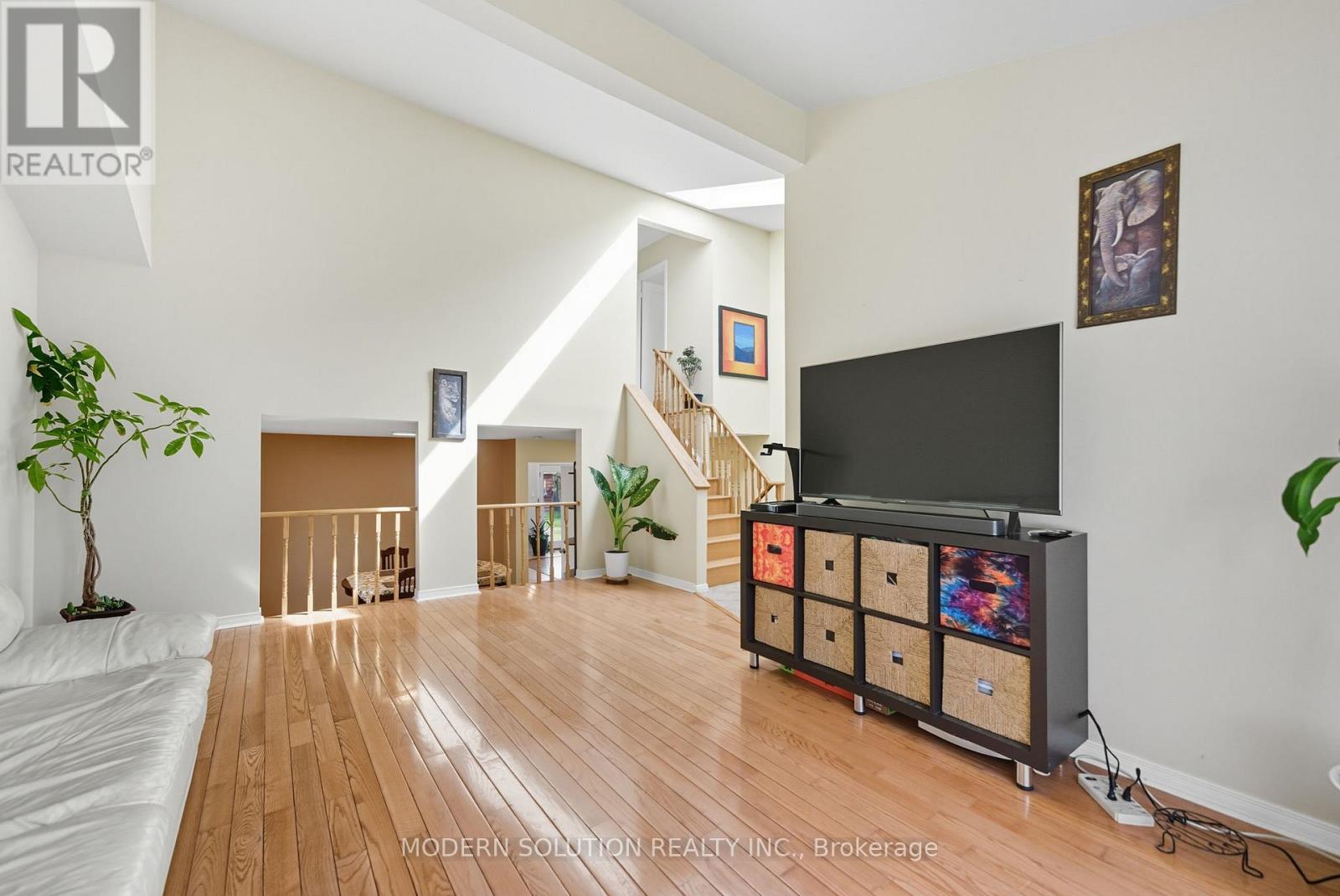 5 Woodlawn Court, Whitby, Ontario  L1N 6R4 - Photo 6 - E12631670