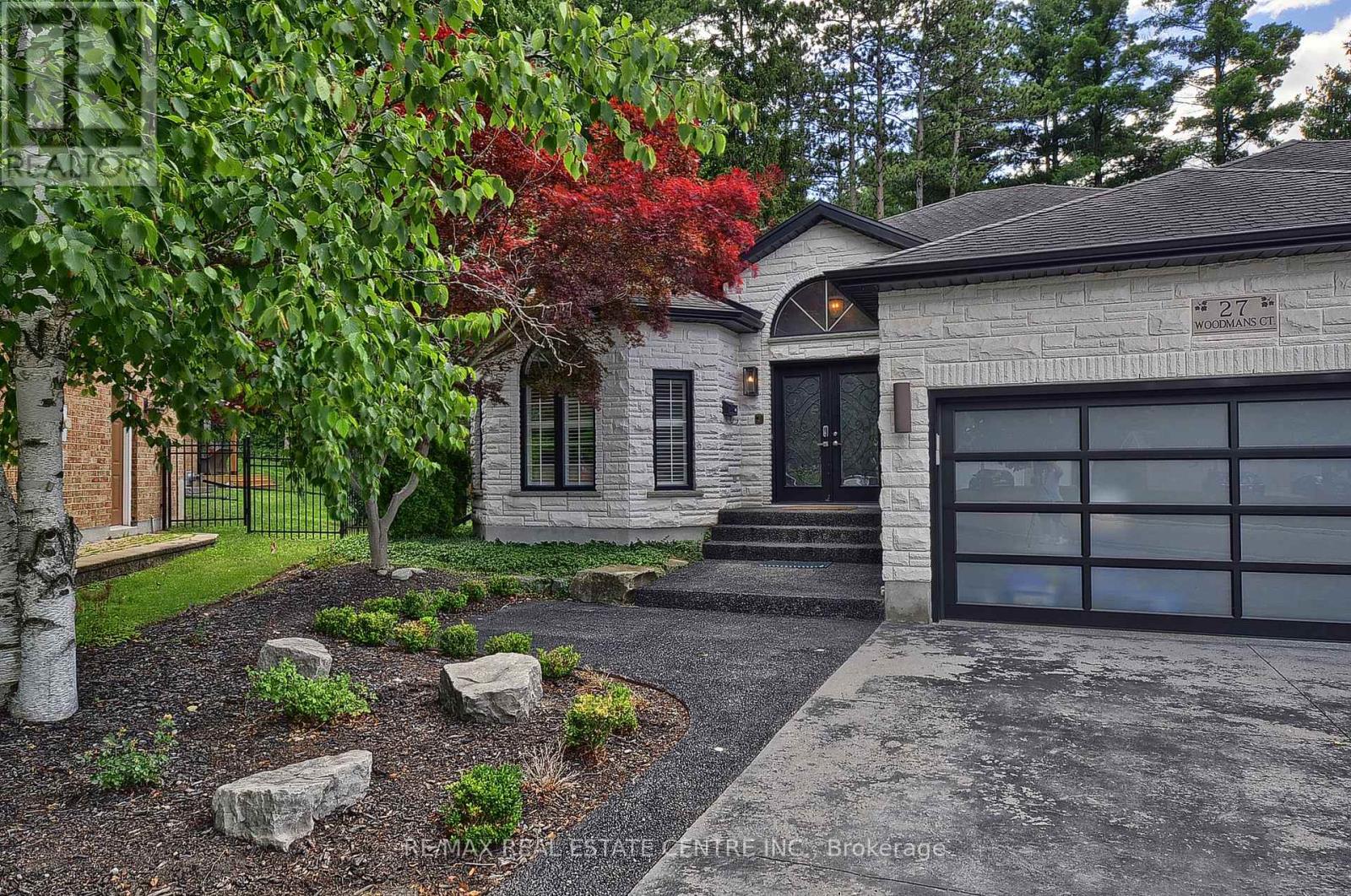 27 Woodmans Court, Kitchener, Ontario  N2P 2B2 - Photo 2 - X12631668