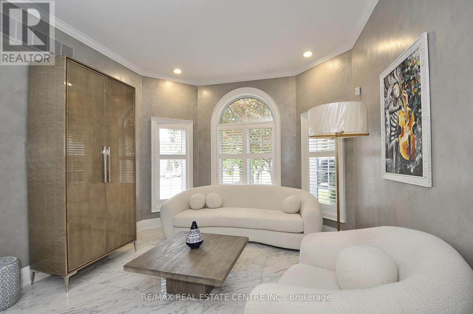 27 Woodmans Court, Kitchener, Ontario  N2P 2B2 - Photo 4 - X12631668