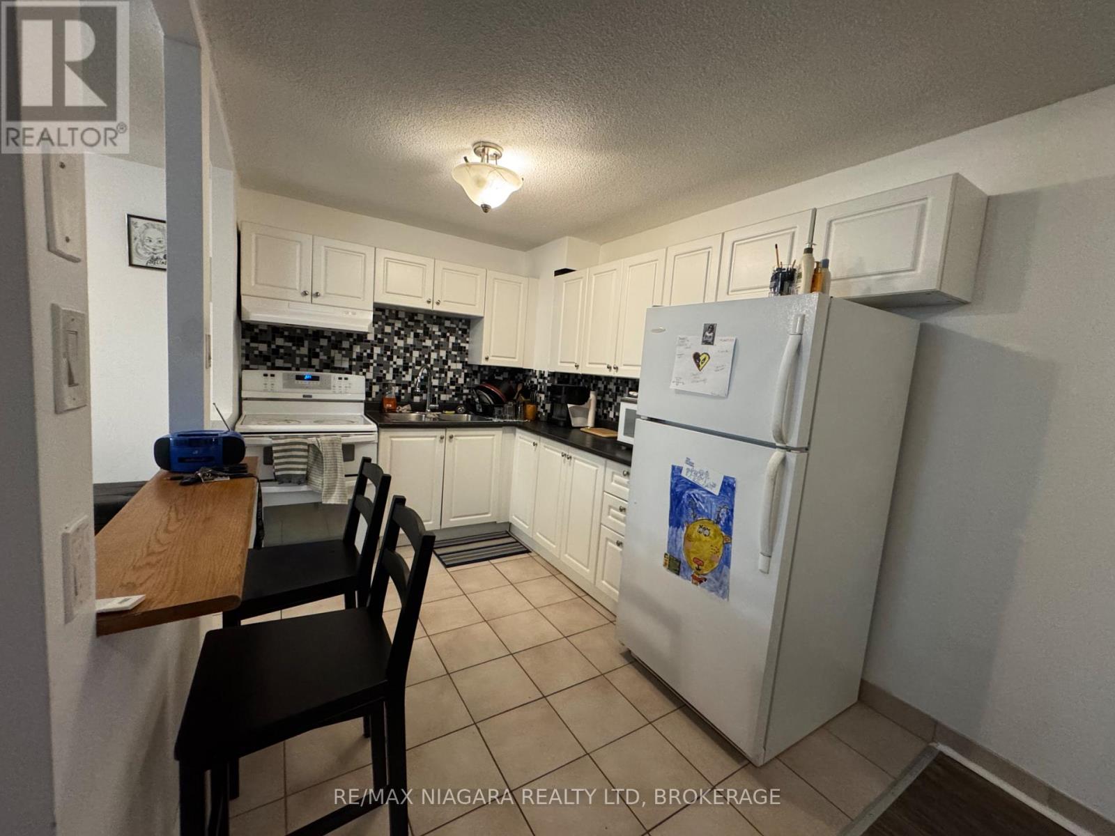 201 - 242 Oakdale Avenue, St. Catharines (Oakdale), Ontario  L2P 3K5 - Photo 10 - X12631694