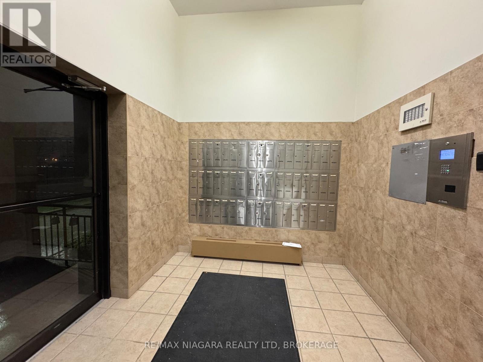 201 - 242 Oakdale Avenue, St. Catharines (Oakdale), Ontario  L2P 3K5 - Photo 2 - X12631694