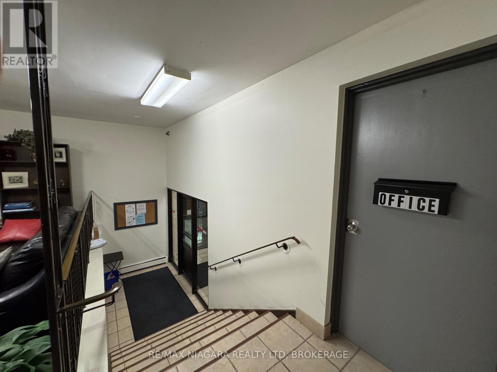 201 - 242 Oakdale Avenue, St. Catharines (Oakdale), Ontario  L2P 3K5 - Photo 3 - X12631694