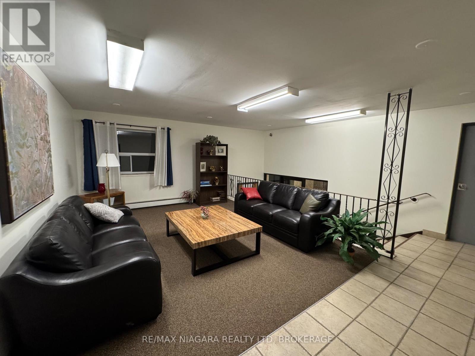 201 - 242 Oakdale Avenue, St. Catharines (Oakdale), Ontario  L2P 3K5 - Photo 4 - X12631694