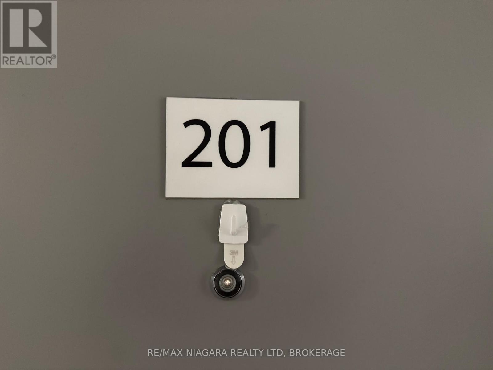 201 - 242 Oakdale Avenue, St. Catharines (Oakdale), Ontario  L2P 3K5 - Photo 7 - X12631694