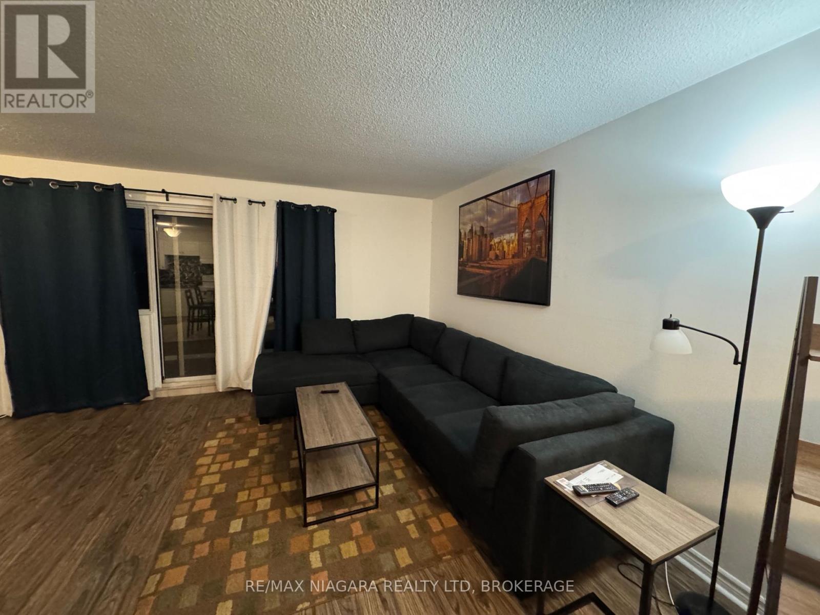 201 - 242 Oakdale Avenue, St. Catharines (Oakdale), Ontario  L2P 3K5 - Photo 9 - X12631694