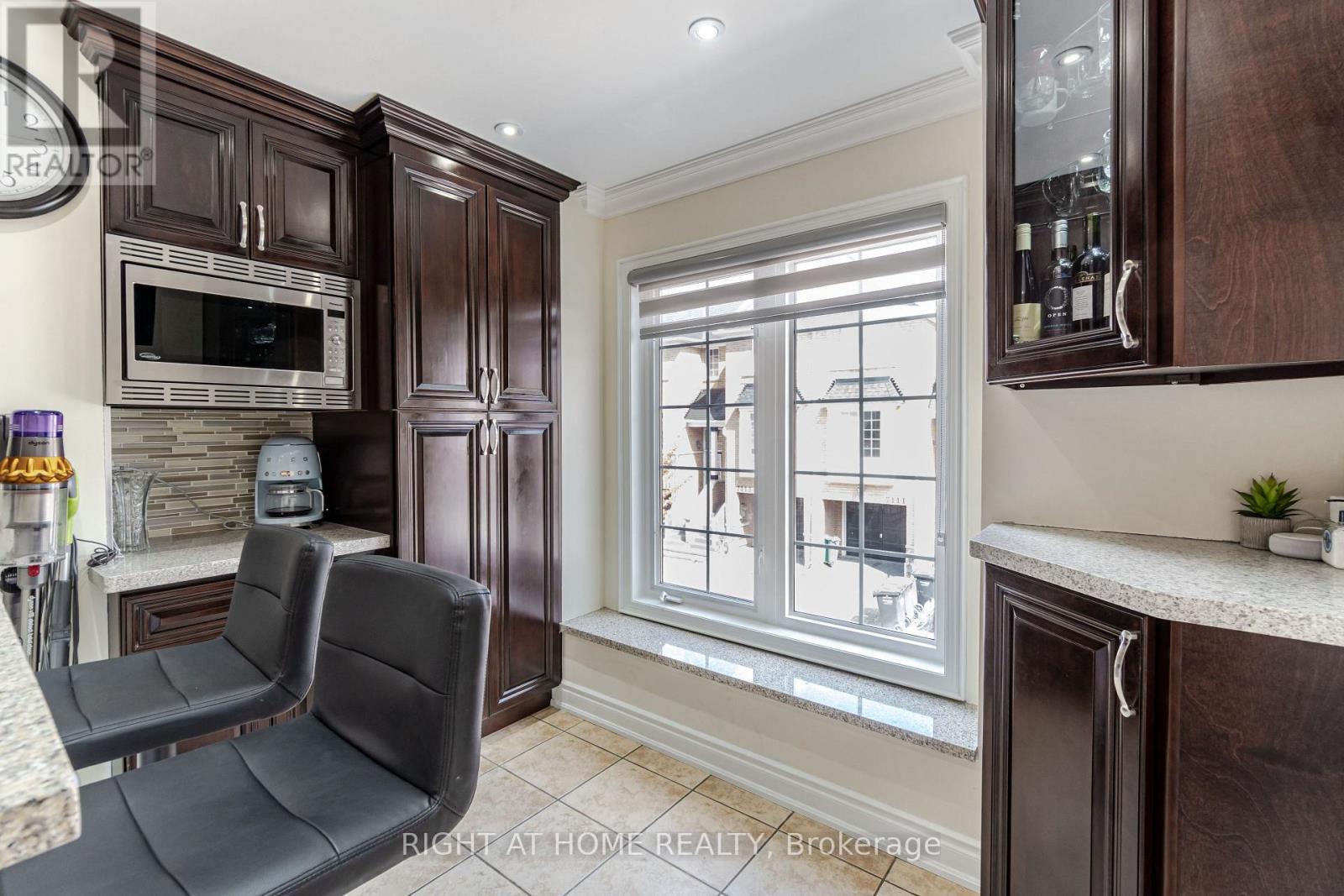 7106 Chatham Court, Mississauga, Ontario  L5N 8R1 - Photo 10 - W12631360