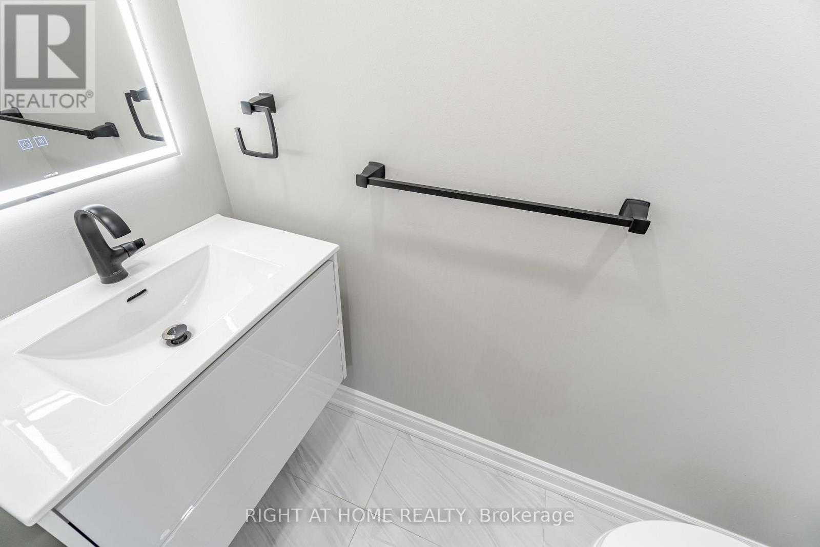 7106 Chatham Court, Mississauga, Ontario  L5N 8R1 - Photo 15 - W12631360