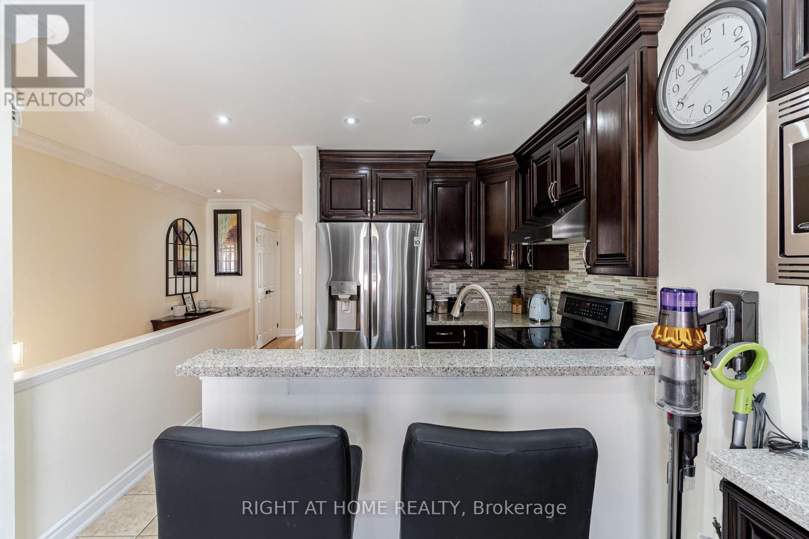 7106 Chatham Court, Mississauga, Ontario  L5N 8R1 - Photo 7 - W12631360