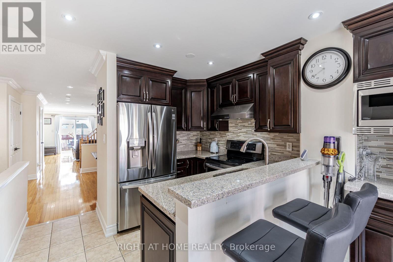 7106 Chatham Court, Mississauga, Ontario  L5N 8R1 - Photo 6 - W12631360