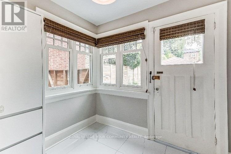 267 Westmount Avenue, Toronto, Ontario  M6E 3M9 - Photo 14 - C12631708