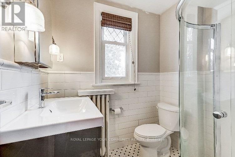 267 Westmount Avenue, Toronto, Ontario  M6E 3M9 - Photo 17 - C12631708