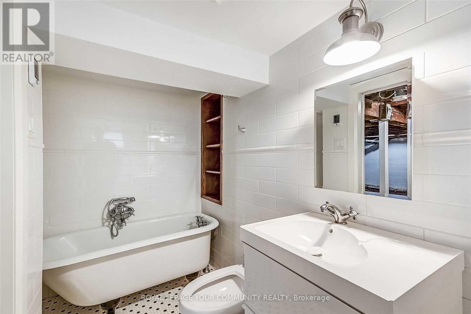 267 Westmount Avenue, Toronto, Ontario  M6E 3M9 - Photo 22 - C12631708