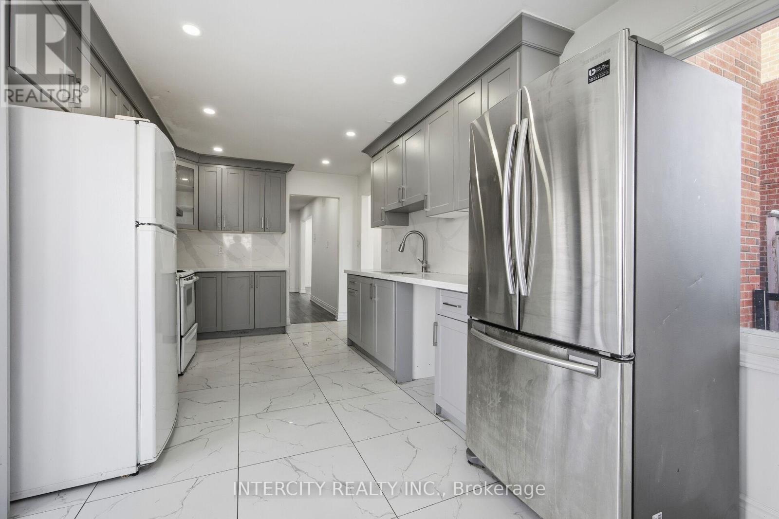 45 Merganser Crescent, Brampton, Ontario  L6W 4G2 - Photo 11 - W12629906