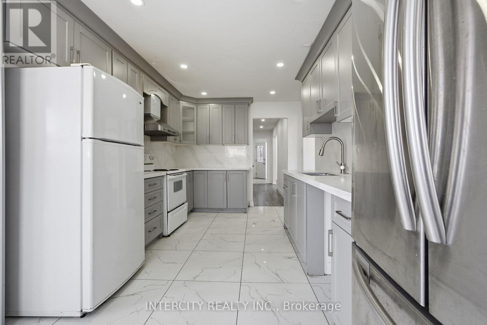 45 Merganser Crescent, Brampton, Ontario  L6W 4G2 - Photo 12 - W12629906