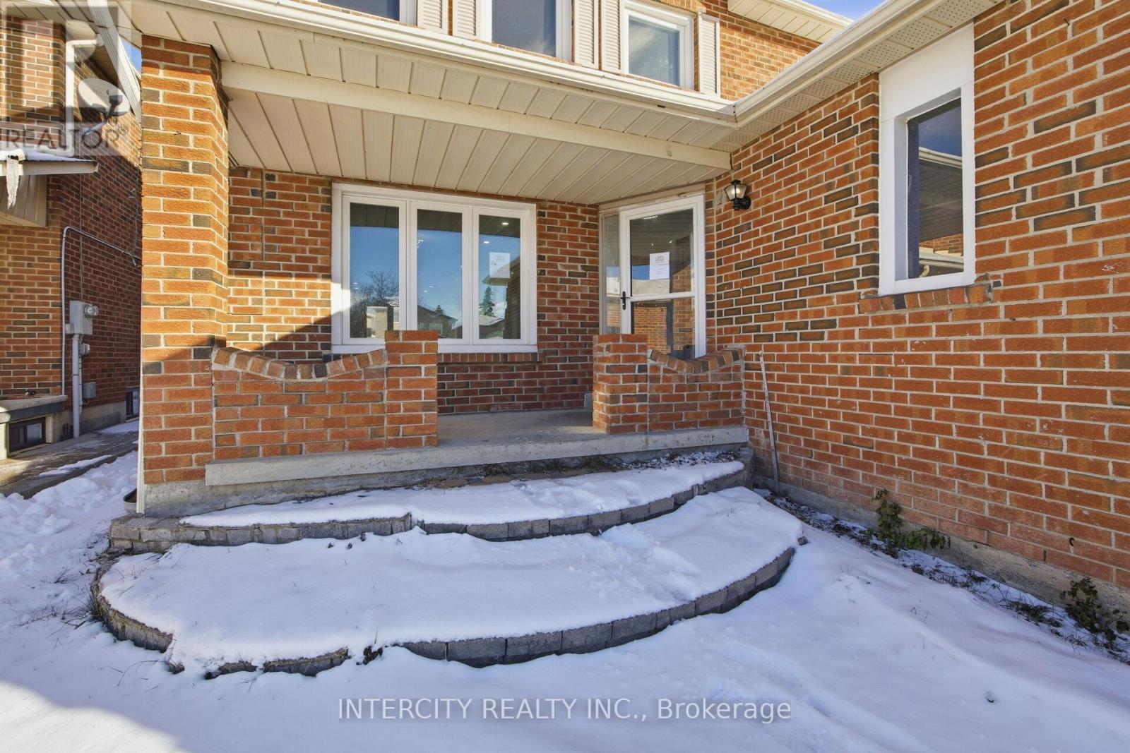 45 Merganser Crescent, Brampton, Ontario  L6W 4G2 - Photo 3 - W12629906