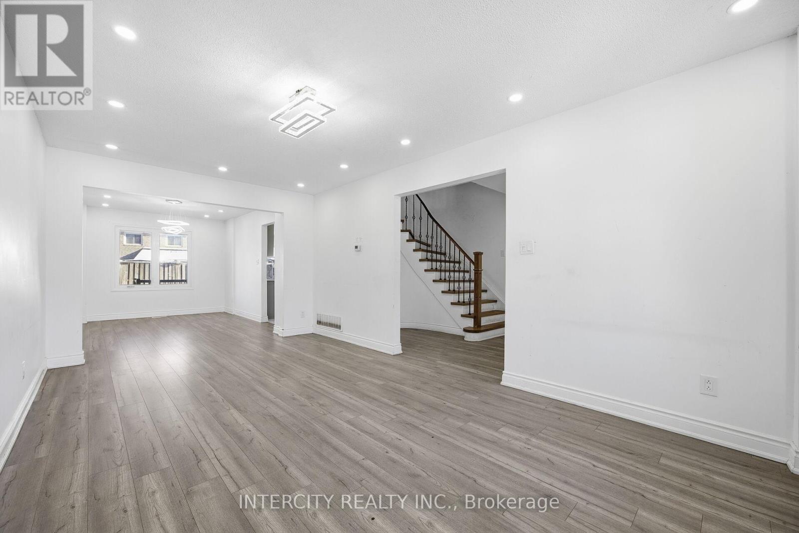 45 Merganser Crescent, Brampton, Ontario  L6W 4G2 - Photo 7 - W12629906