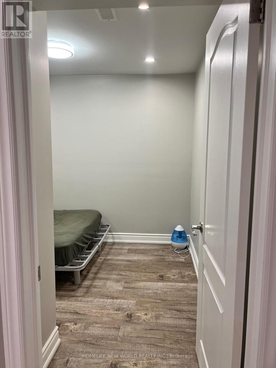 29 Courtfield Crescent, Markham, Ontario  L6C 2R8 - Photo 19 - N12631722