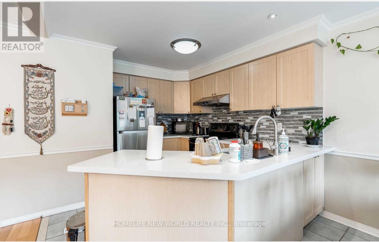 29 Courtfield Crescent, Markham, Ontario  L6C 2R8 - Photo 7 - N12631722