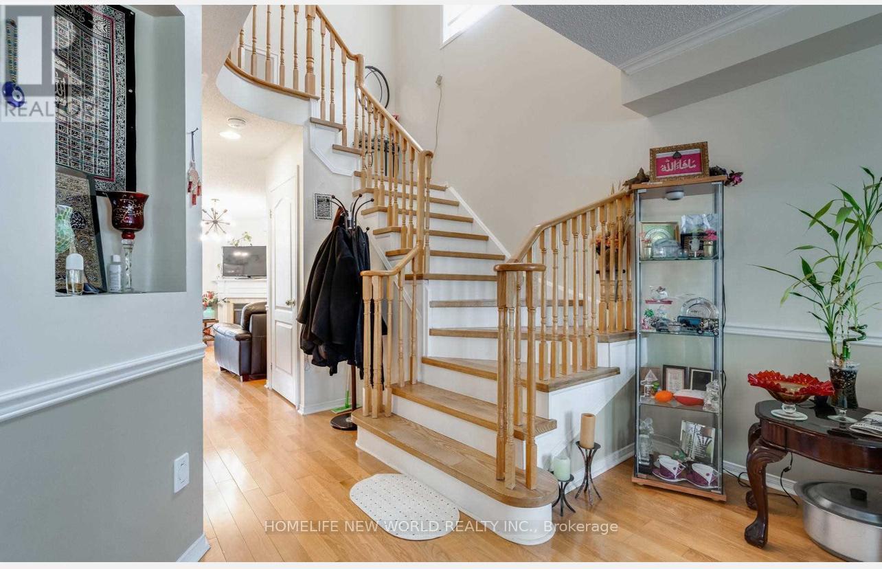 29 Courtfield Crescent, Markham, Ontario  L6C 2R8 - Photo 9 - N12631722